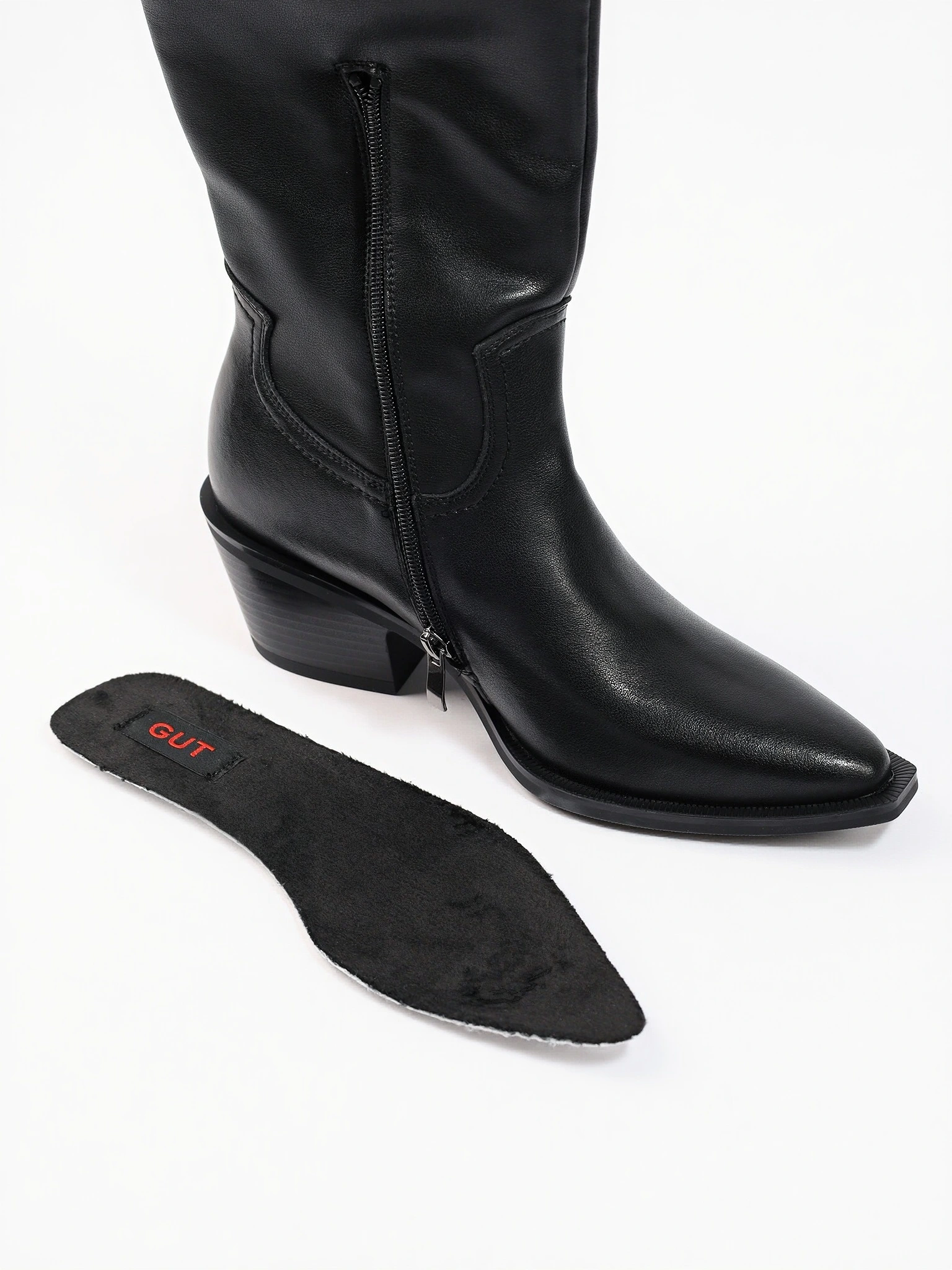 Сапоги-казаки черного цвета из натуральной кожи